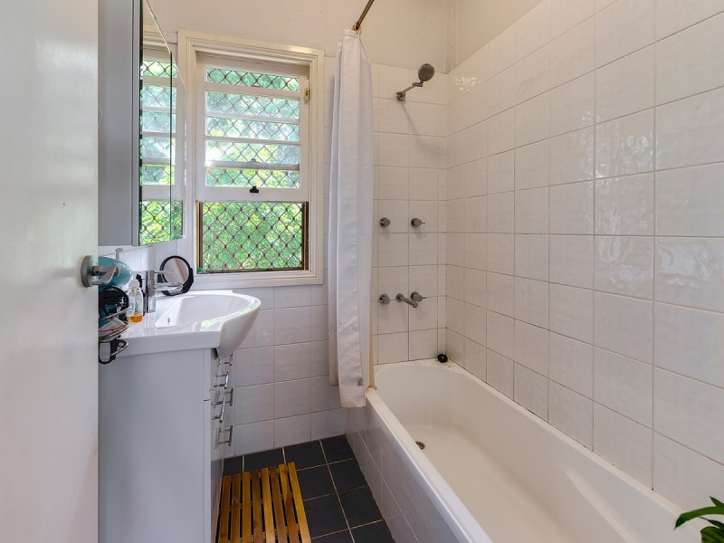 44 Dorrigo Street, Stafford Heights QLD 4053