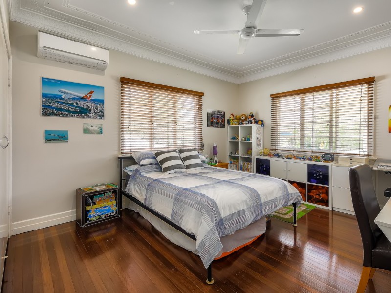 16 Rhodes Street, Stafford QLD 4053