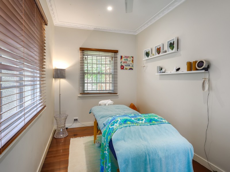 16 Rhodes Street, Stafford QLD 4053