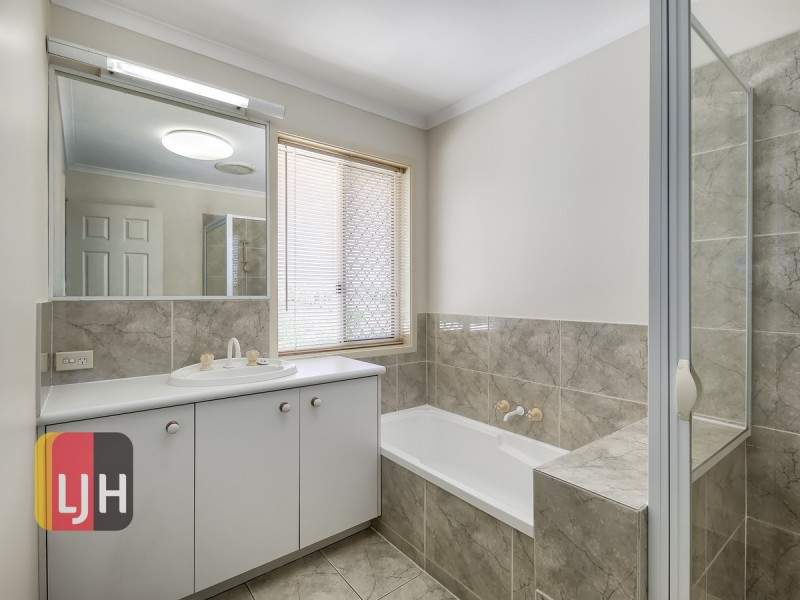18 Redford Crescent, Mcdowall QLD 4053