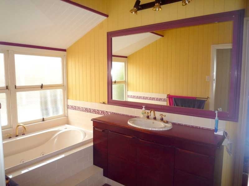 8 Watson Street, Newmarket QLD 4051