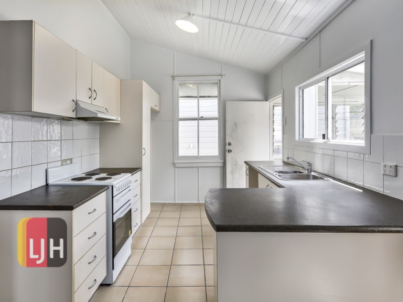 1 Baradine Street, Newmarket QLD 4051