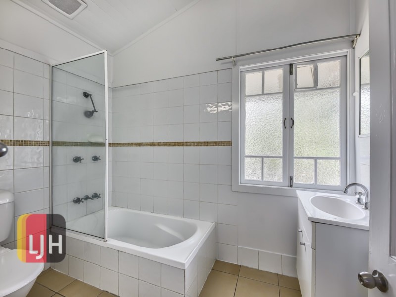 1 Baradine Street, Newmarket QLD 4051