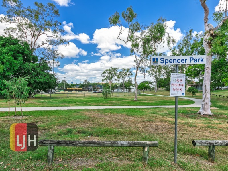 1 Baradine Street, Newmarket QLD 4051