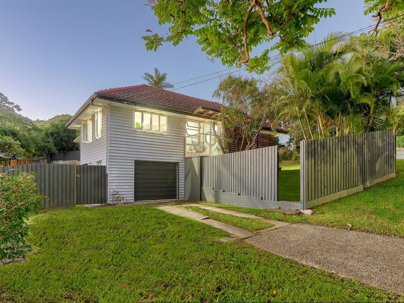 18 Wilgarning Street, Stafford Heights QLD 4053