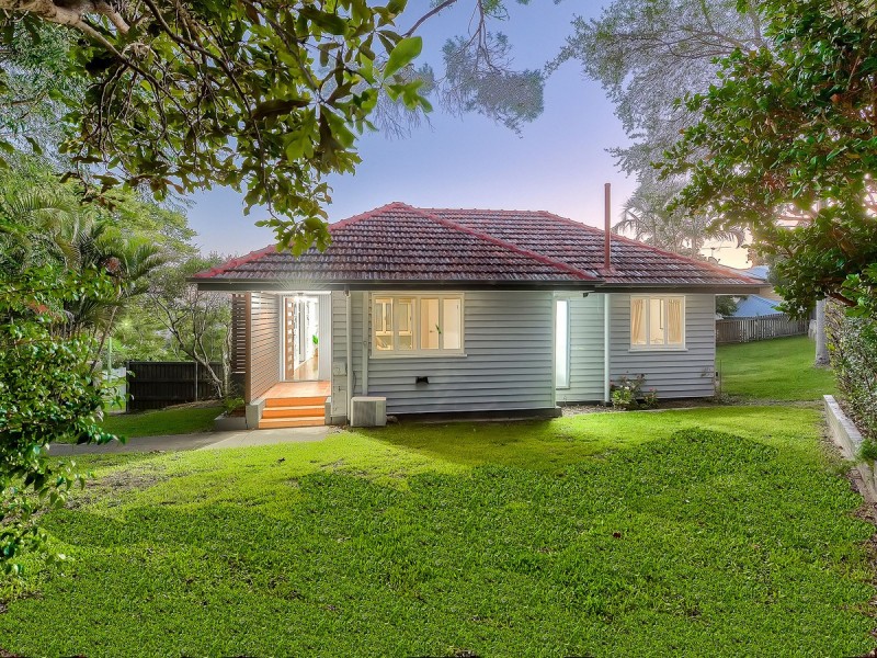 18 Wilgarning Street, Stafford Heights QLD 4053