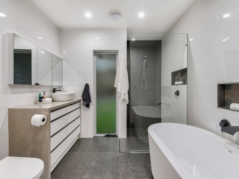 18 Wilgarning Street, Stafford Heights QLD 4053