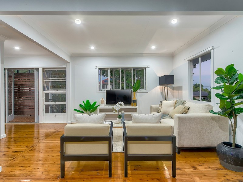 18 Wilgarning Street, Stafford Heights QLD 4053