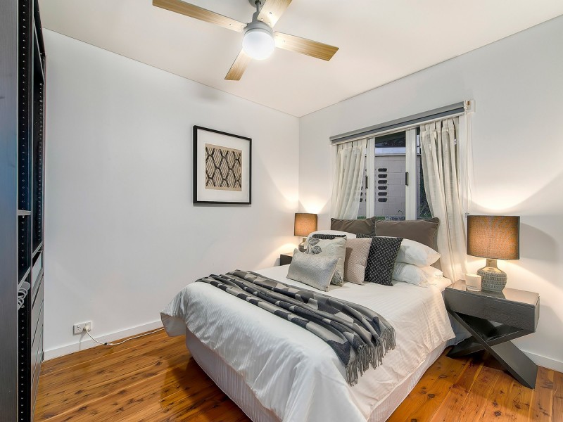 18 Wilgarning Street, Stafford Heights QLD 4053