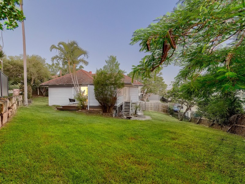 18 Wilgarning Street, Stafford Heights QLD 4053