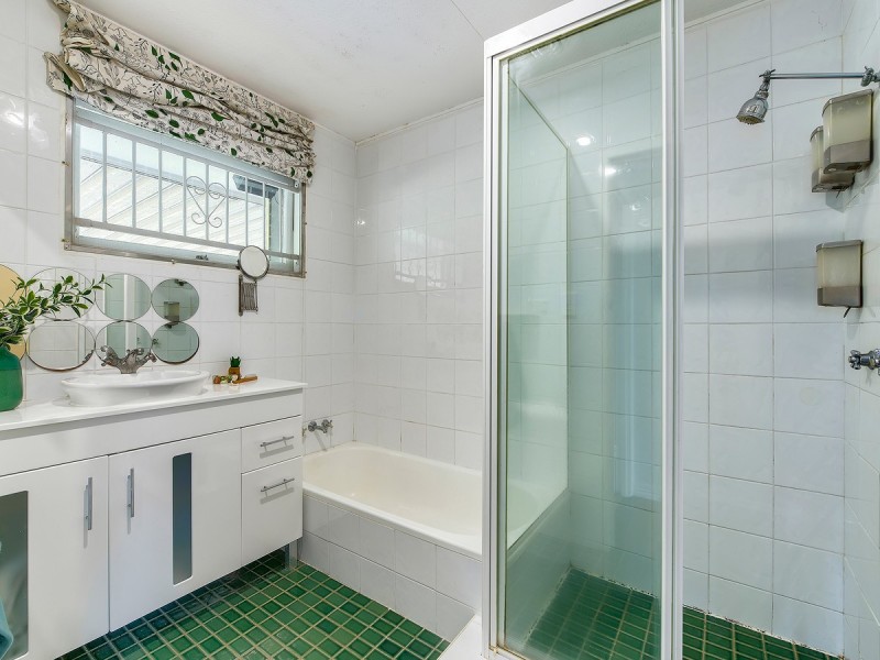 15 Gemalla Street, Stafford Heights QLD 4053