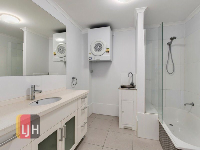 Unit 4/1 Kingsmill Street, Chermside QLD 4032