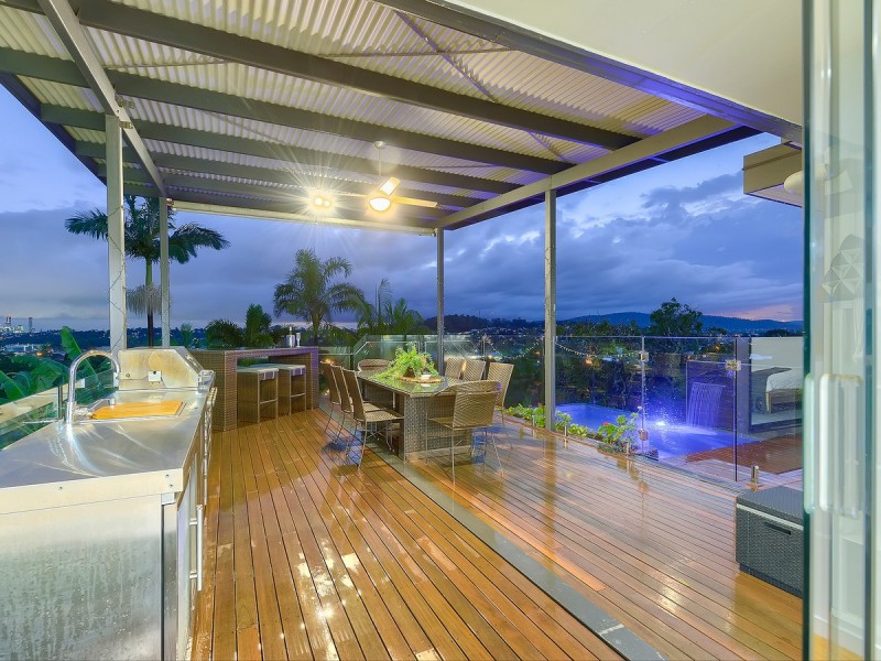 32 Caratel Street, Stafford Heights QLD 4053