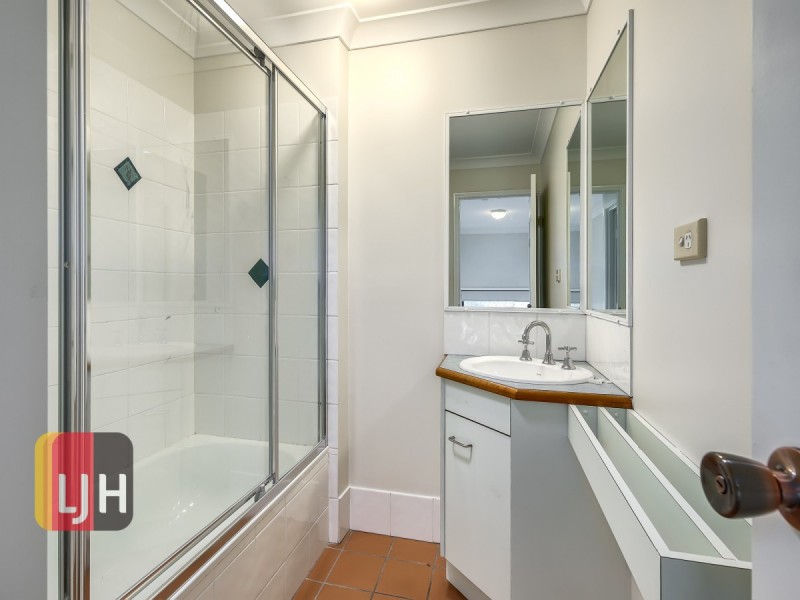 2/34 Parker Street, Newmarket QLD 4051