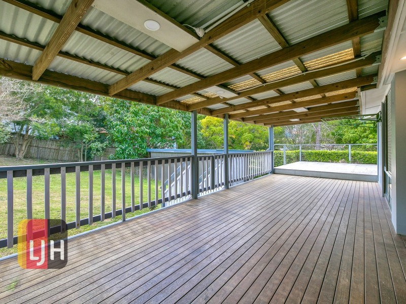 243 Kitchener Road, Stafford Heights QLD 4053