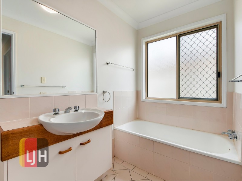 22 Eddowes Street, Kedron QLD 4031