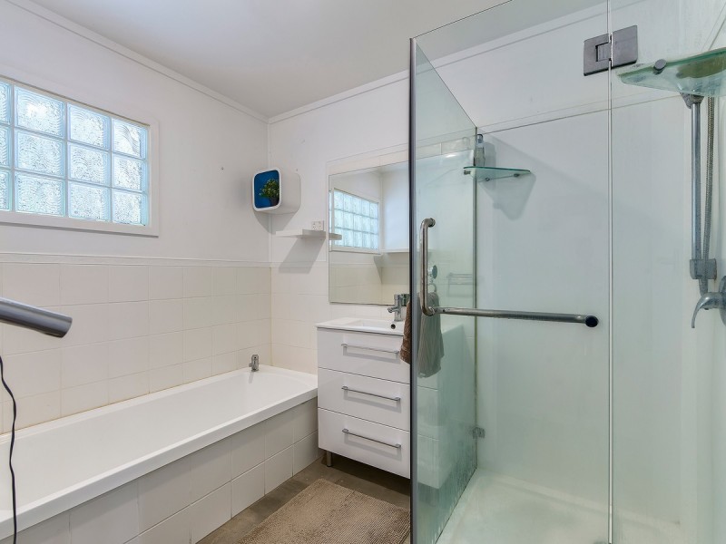 3 Halton Street, Stafford Heights QLD 4053