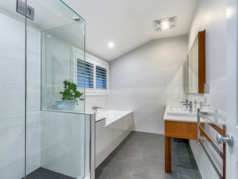 53 Tenth Avenue, Kedron QLD 4031