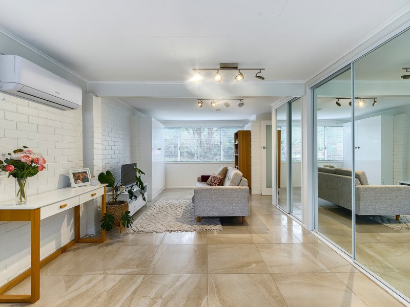 1 Redgrave Street, Stafford Heights QLD 4053