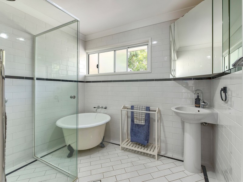 1 Redgrave Street, Stafford Heights QLD 4053