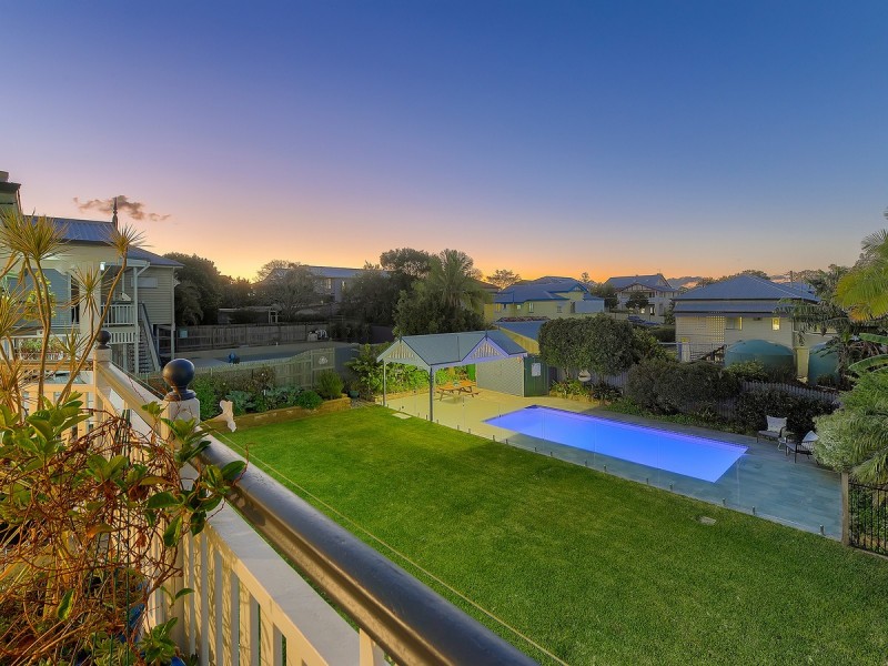 18 Seventh Avenue, Kedron QLD 4031