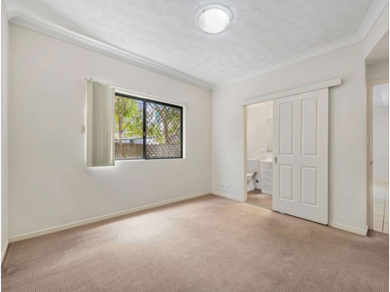 2/97 Wallace Street, Chermside QLD 4032