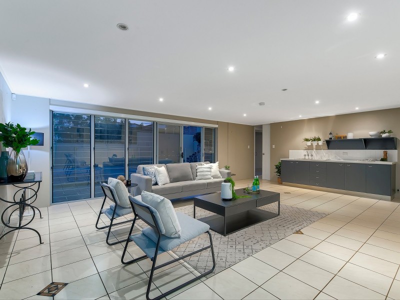 118 Wilgarning Street, Stafford Heights QLD 4053