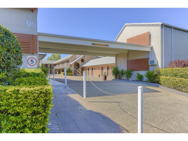 Furnished units/95 Nudgee Road, Hamilton QLD 4007