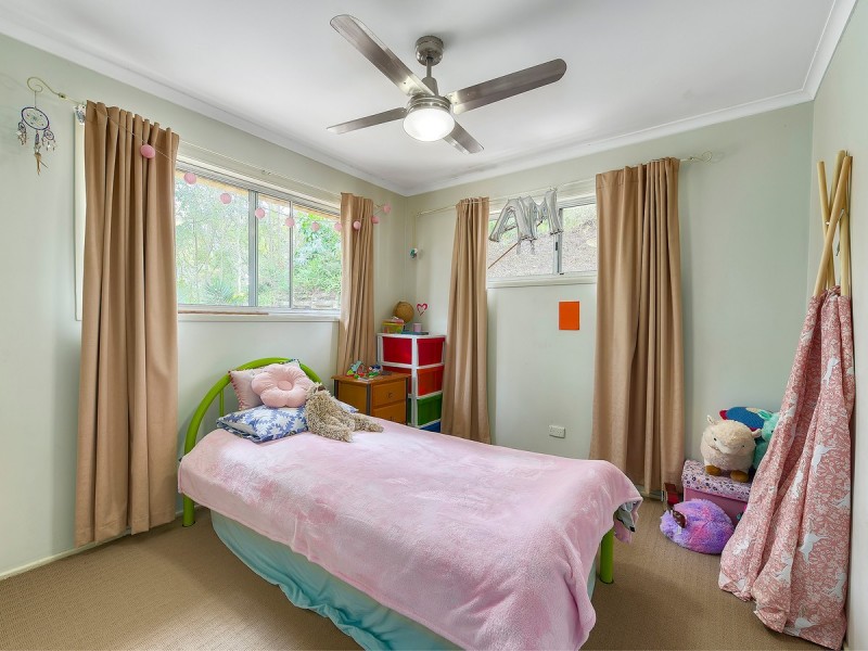 11 Caesar Road, Ferny Hills QLD 4055