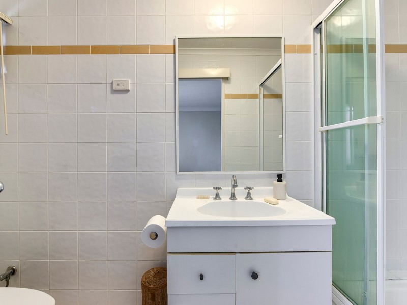 2/211 Webster Road, Stafford QLD 4053