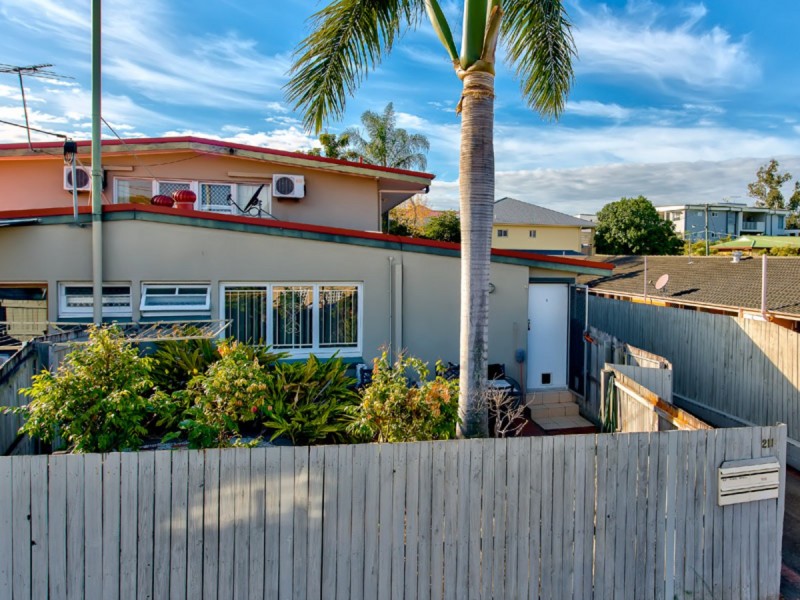 2/211 Webster Road, Stafford QLD 4053