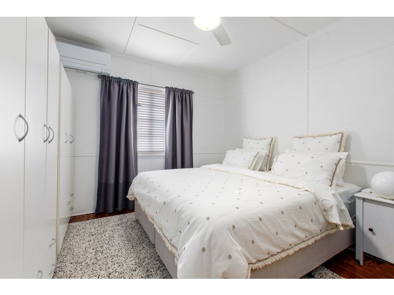 245 Nursery Road, Holland Park QLD 4121