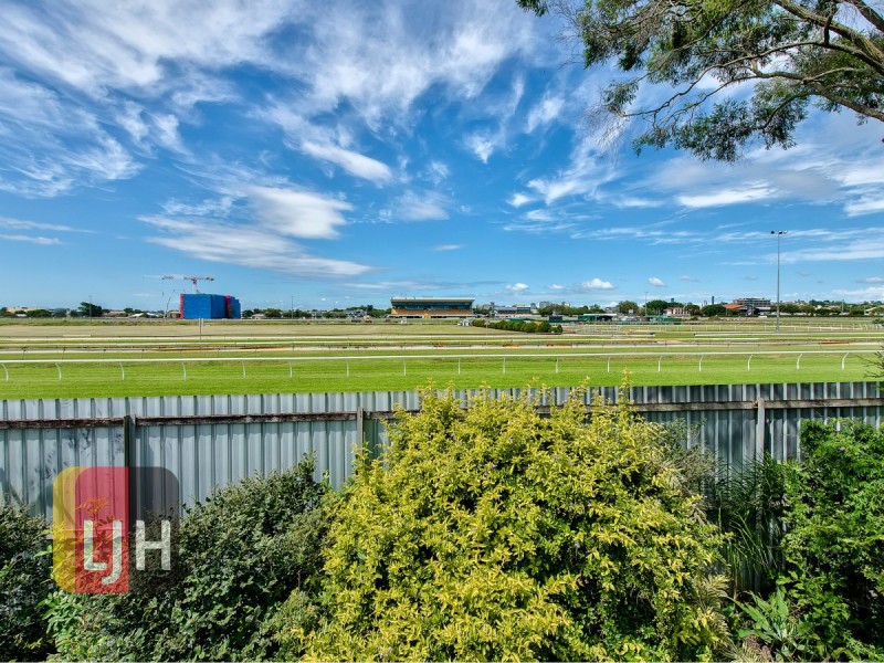 49 Raceview Avenue, Hendra QLD 4011