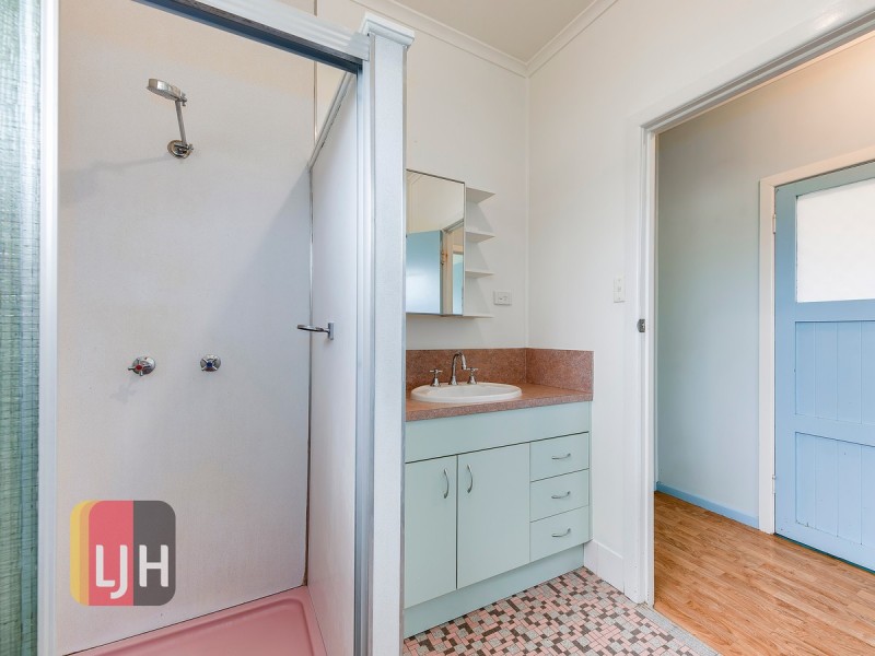 1/15 Clegg Parade, Newmarket QLD 4051