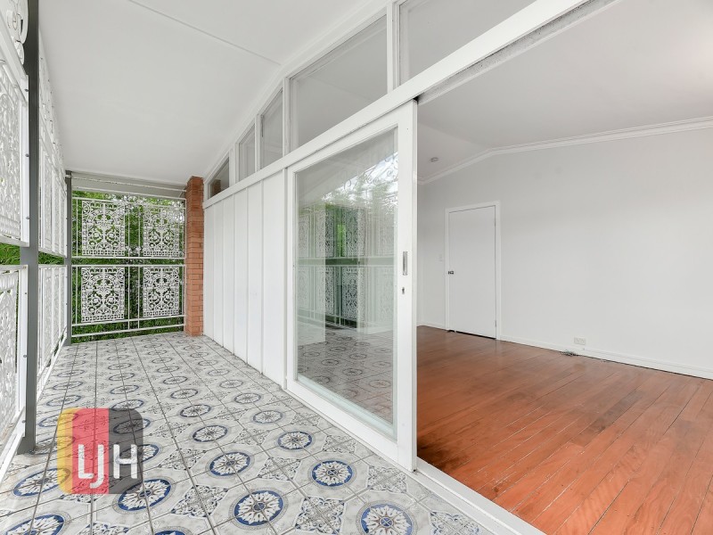 8 Eighth Avenue, Kedron QLD 4031