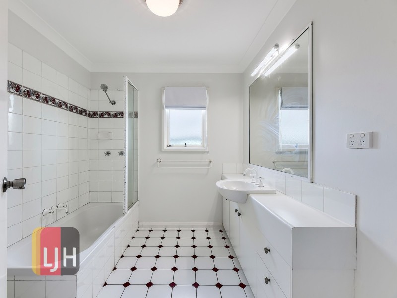 8 Eighth Avenue, Kedron QLD 4031