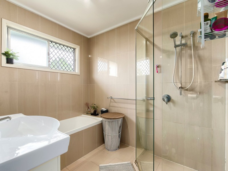 21 Dorkay Street, Stafford Heights QLD 4053