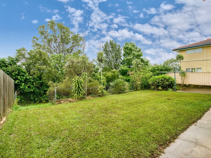 21 Dorkay Street, Stafford Heights QLD 4053