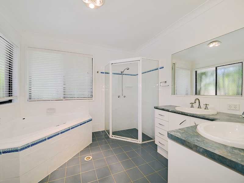 27 Fairhaven Place, Albany Creek QLD 4035