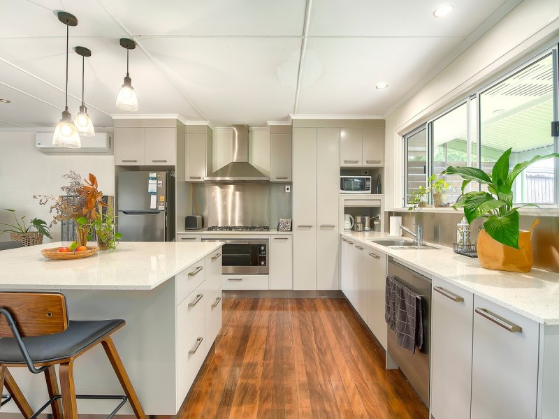 1122 South Pine Road, Arana Hills QLD 4054