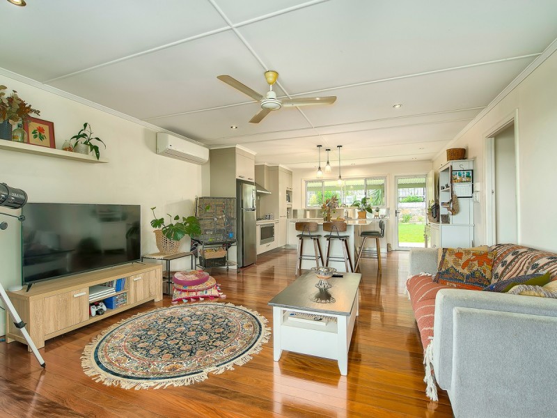 1122 South Pine Road, Arana Hills QLD 4054