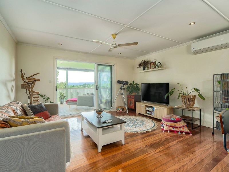 1122 South Pine Road, Arana Hills QLD 4054