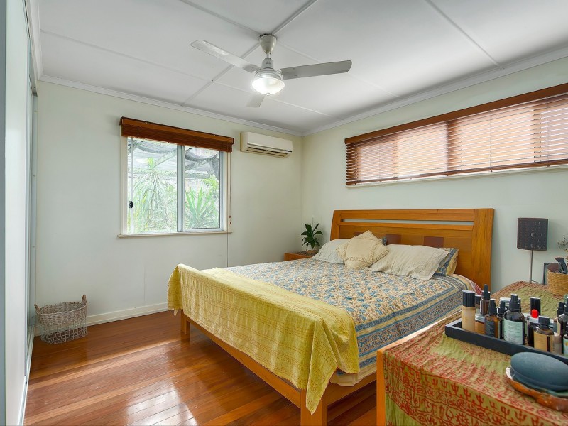 1122 South Pine Road, Arana Hills QLD 4054