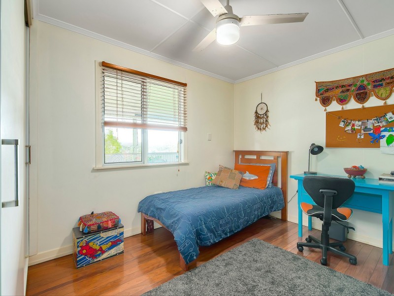 1122 South Pine Road, Arana Hills QLD 4054