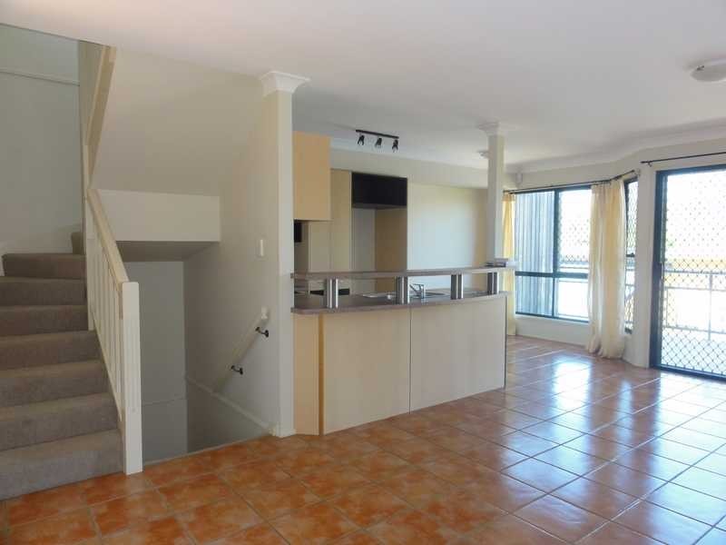 2/46 Scott Road, Herston QLD 4006