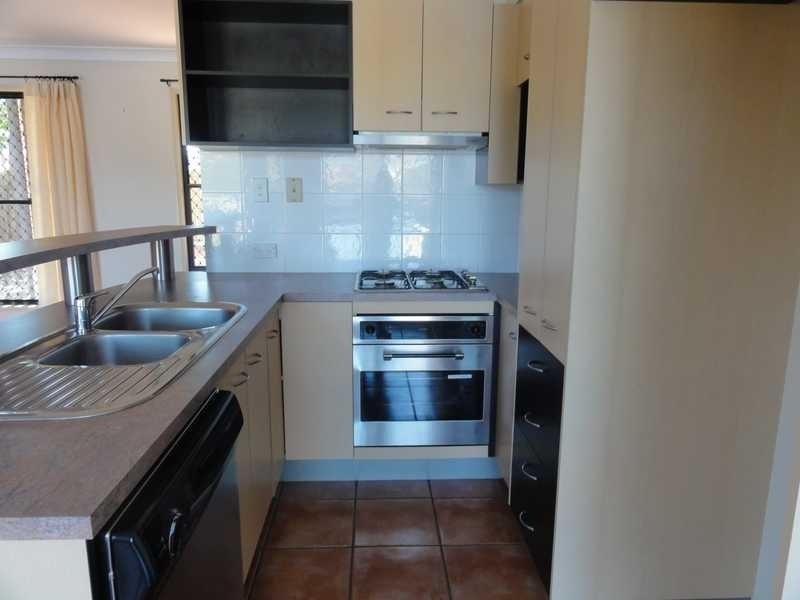 2/46 Scott Road, Herston QLD 4006