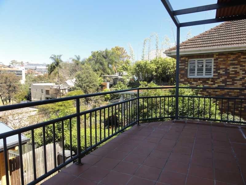 2/46 Scott Road, Herston QLD 4006