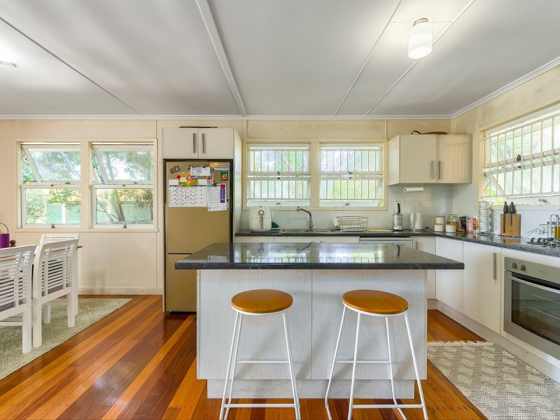 316 Kitchener Road, Stafford Heights QLD 4053