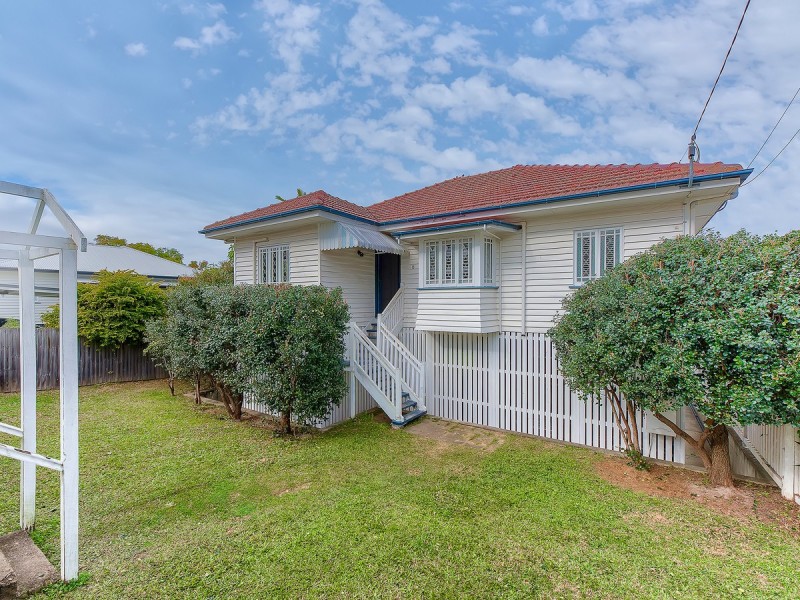 8 Tathra Street, Stafford QLD 4053