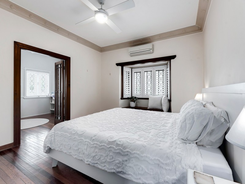 8 Tathra Street, Stafford QLD 4053